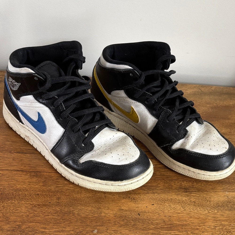 Vintage kids High-Top Sneakers with primary color swooshes size 6y